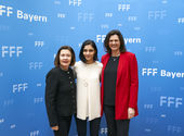 Carolin Kerschbaumer, Pegah Ferydoni und Ilse Aigner
